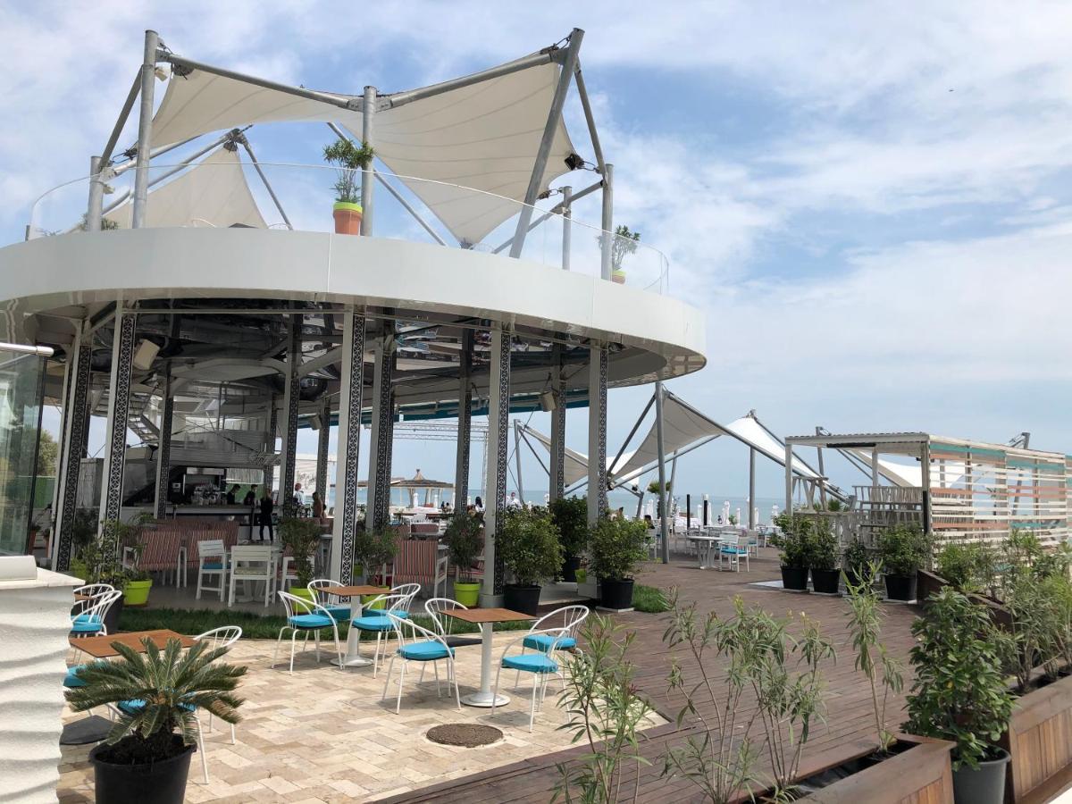 Lotus Northsea Apartment Mamaia Exterior photo