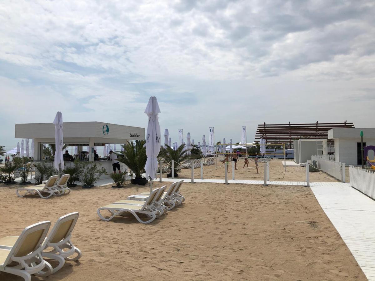 Lotus Northsea Apartment Mamaia Exterior photo