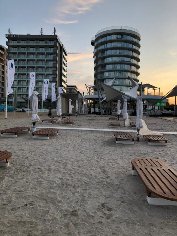Lotus Northsea Apartment Mamaia Exterior photo
